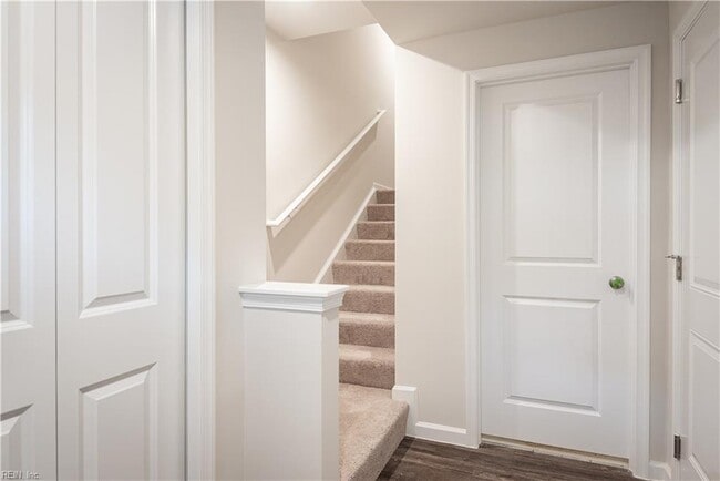 Building Photo - 701 Lakeview Cove