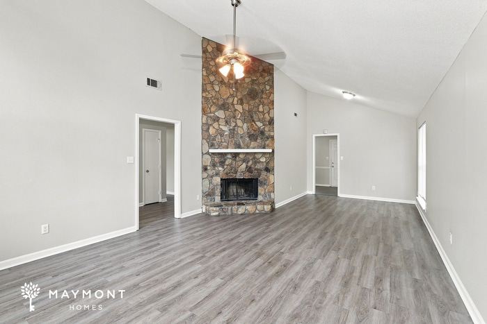 Building Photo - 3513 Hilltop Dr