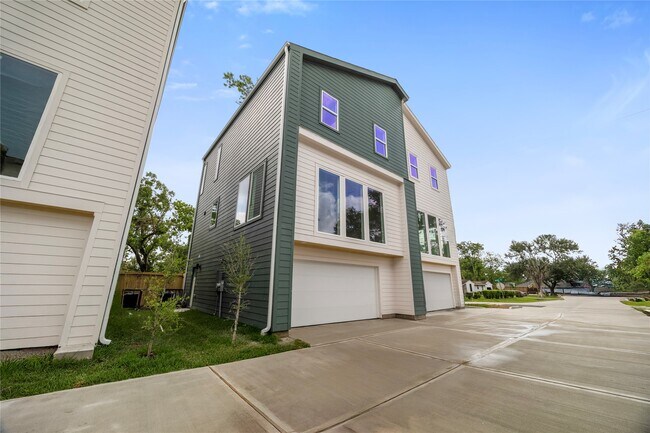 Building Photo - 1046 Marjorie St