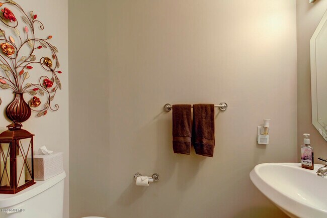 Building Photo - 510 Glenwood Ave