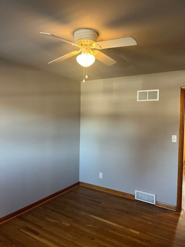 Building Photo - 2006 White St