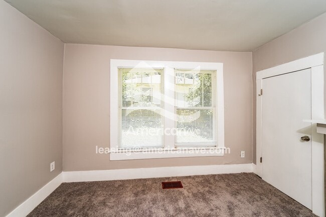 Building Photo - 7223 4th Ave S