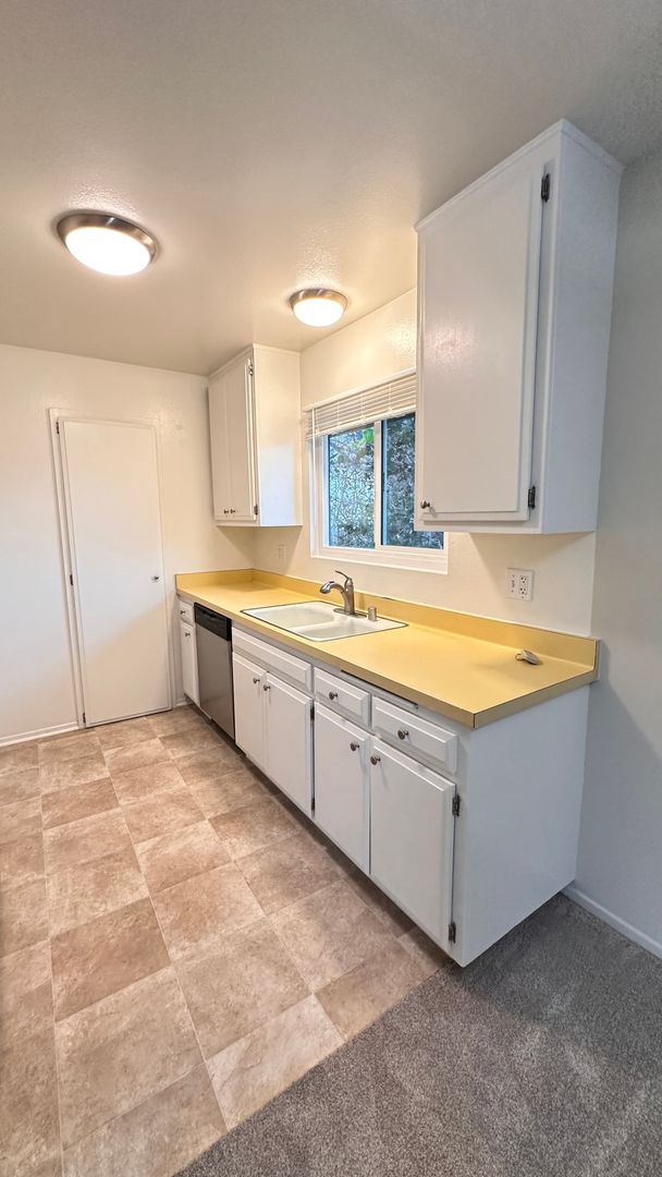 Building Photo - 120A