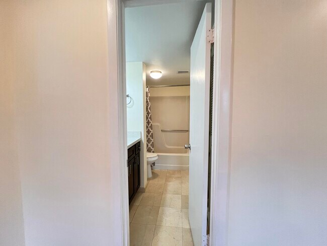 Building Photo - 21911 Lake Forest Cir