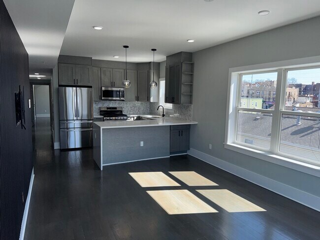 Building Photo - 76 Corbin Ave