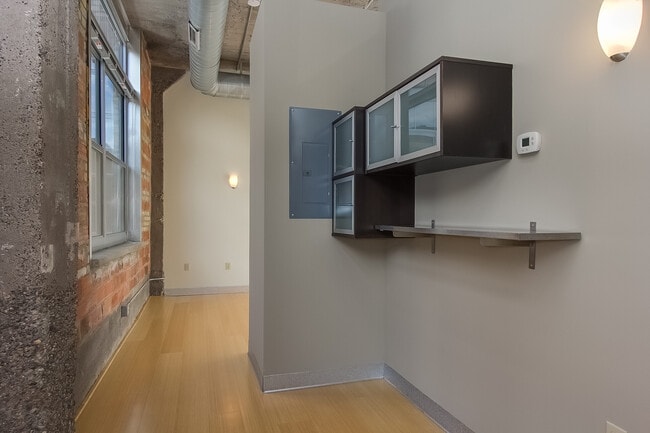 Building Photo - 521 S 7th St