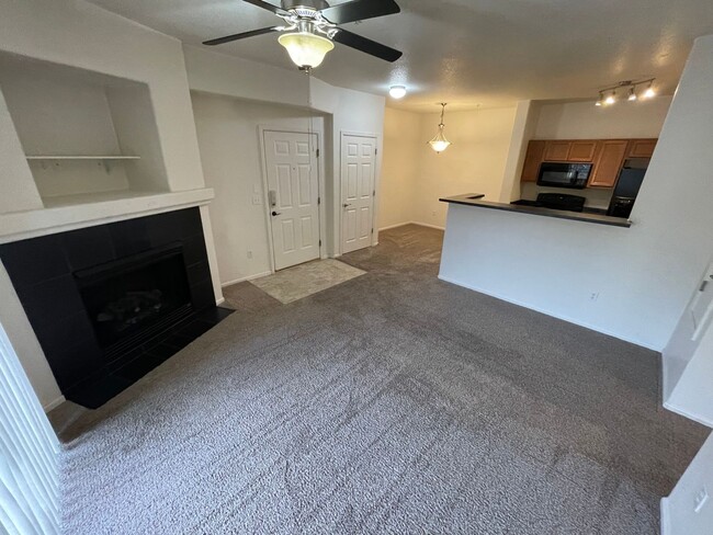 Building Photo - Englewood 2 Bedroom, 2 Bath Condo (Availab...