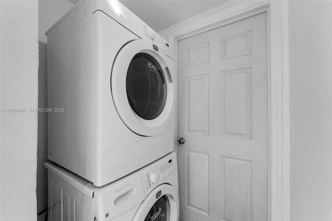 Building Photo - 4220 SW 13th St