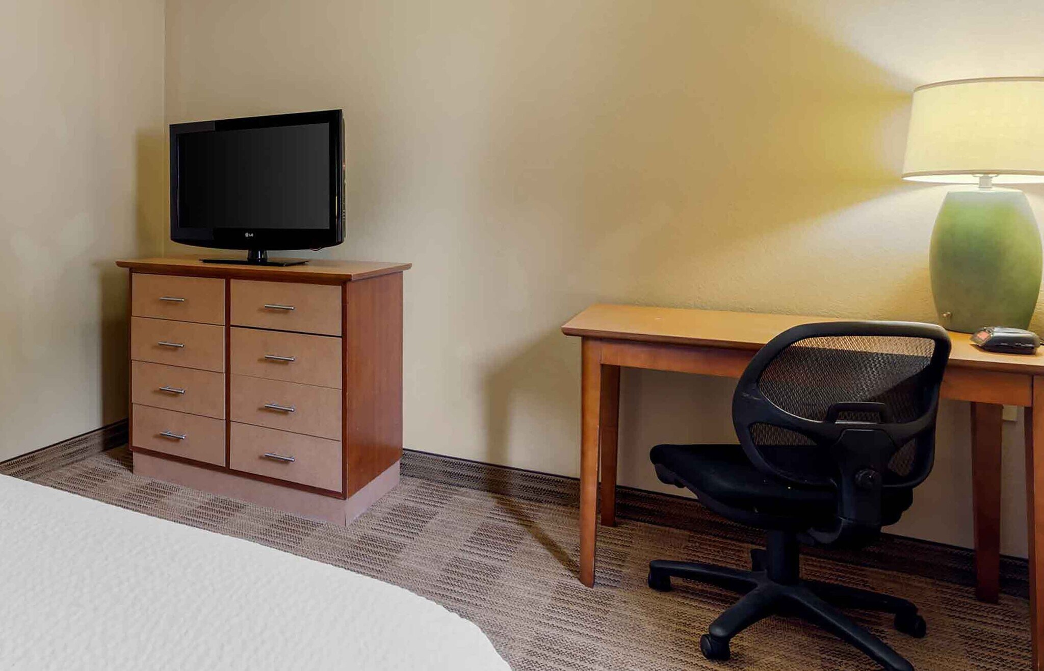 Building Photo - Furnished Studio-Charleston - Northwoods Blvd.