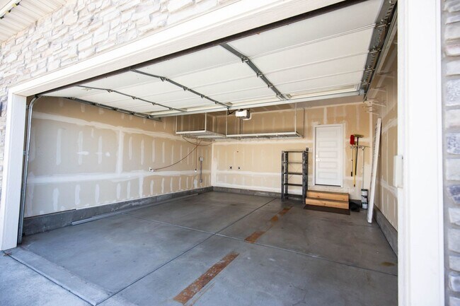 Building Photo - 761 W Summer View Ln