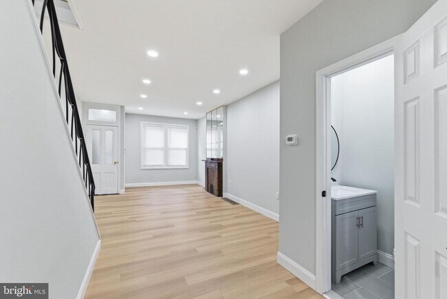 Building Photo - 2125 N 28th St