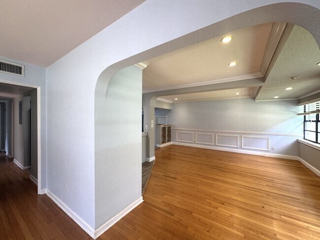Building Photo - 322 E Jersey St