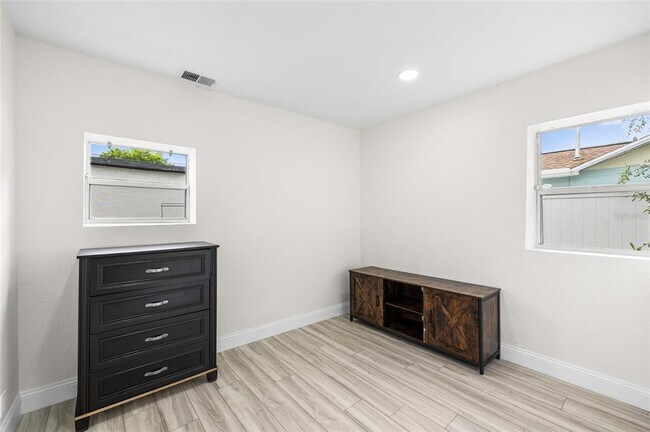 Building Photo - 4920 30th Ave N