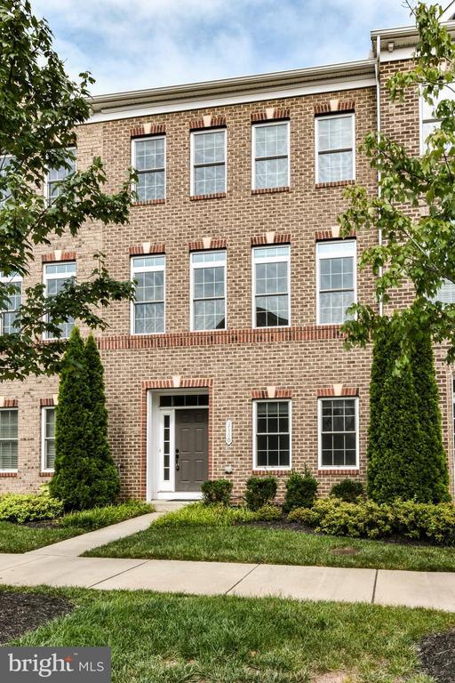 Building Photo - 3160 Yeager Dr