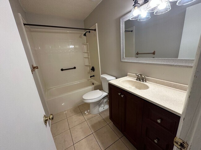 Building Photo - 2143 Kimball Cir