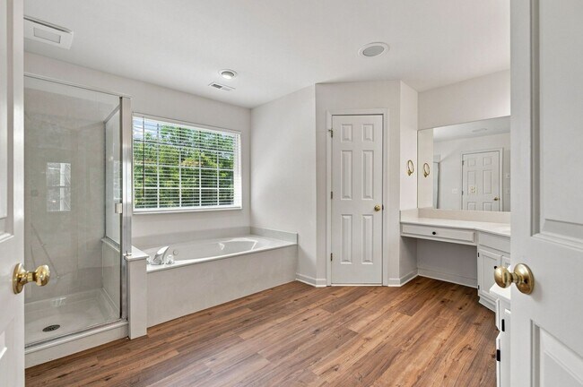 Building Photo - 605 Brelan Ct
