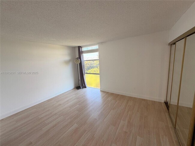 Building Photo - 2350 NE 135th St