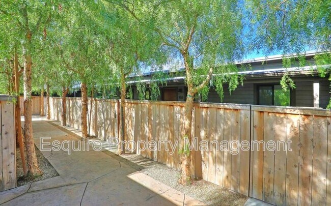 Primary Photo - 309 HILL St