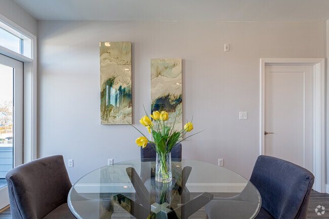 2 BR 2 Bath - Dining Area - Rise475