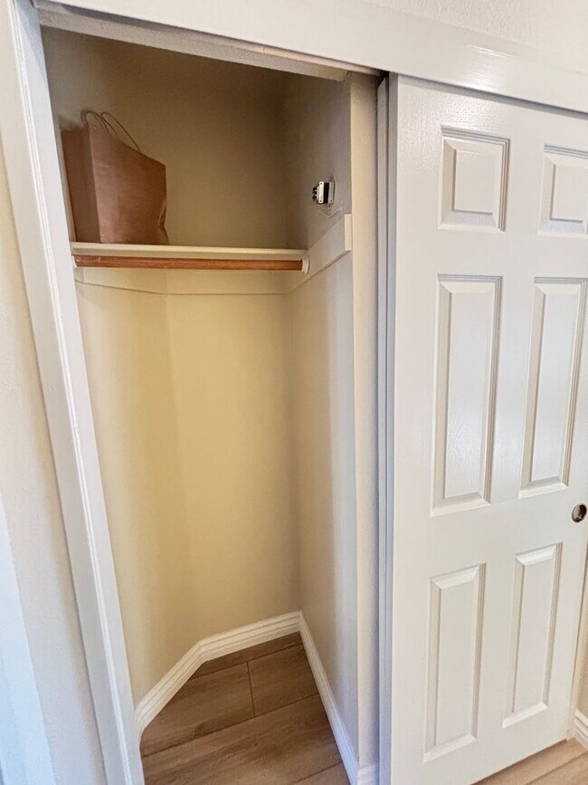 Building Photo - 2 BEDROOM IN 55+ COMMUNITY OF JESS RANCH