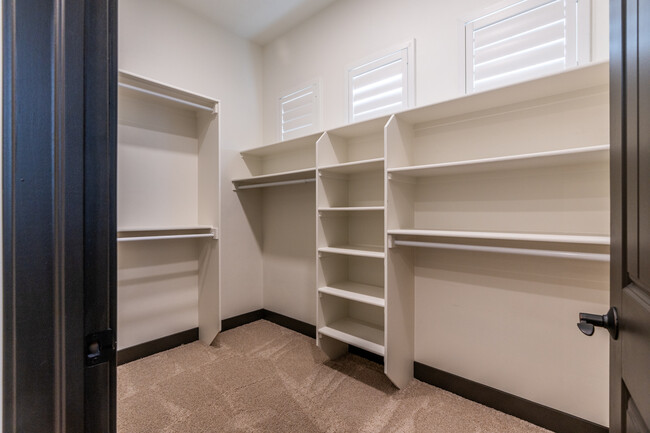 Building Photo - 2094 Two Wood Dr