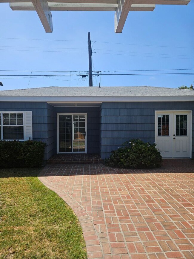 Building Photo - 140 G Ave