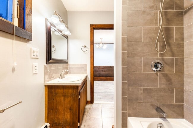 Building Photo - 381 Littlefield Rd