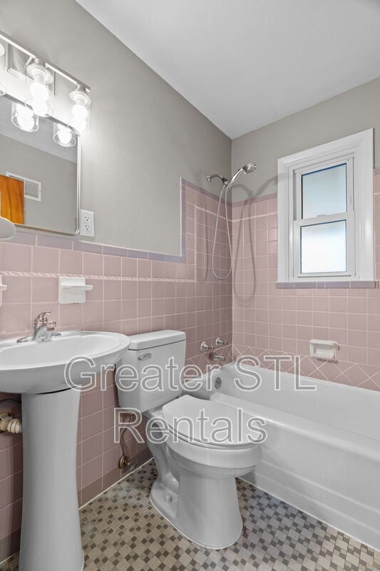 Building Photo - 3 Venetia Ct