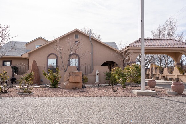 Building Photo - Desert Oasis – Executive Rental Fully Furn...