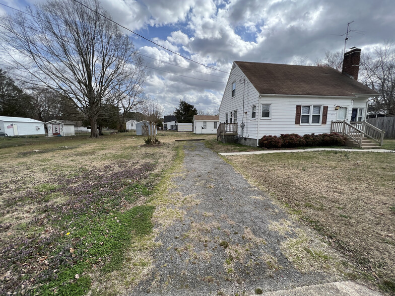 Big Side Yard - 3314 Granby St