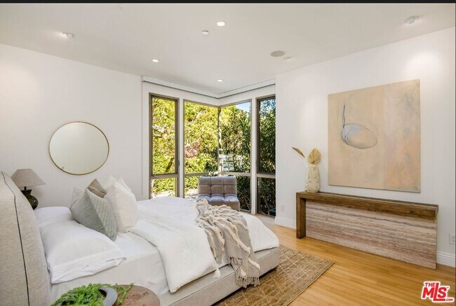 Building Photo - 3685 Mandeville Canyon Rd