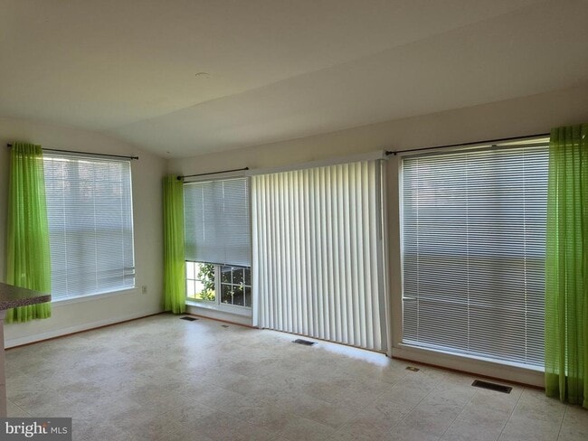 Building Photo - 11701 Fair Oaks Way