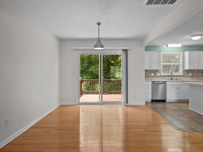 Building Photo - 305 Appaloosa Ct