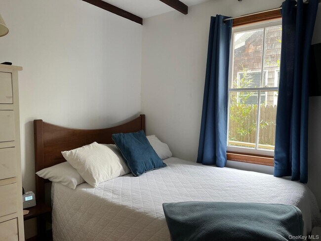 Building Photo - 896 Evergreen Walk