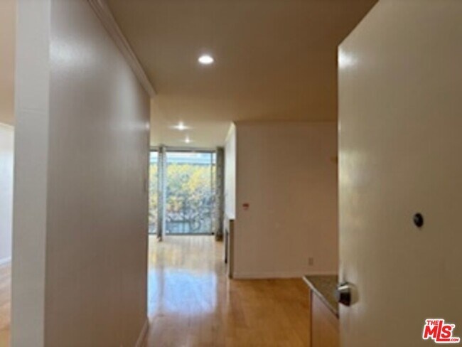 Building Photo - 11645 Montana Ave