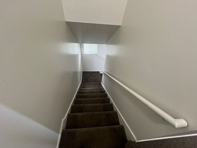 Building Photo - Cozy 3B/1 Bath Townhome in West Valley