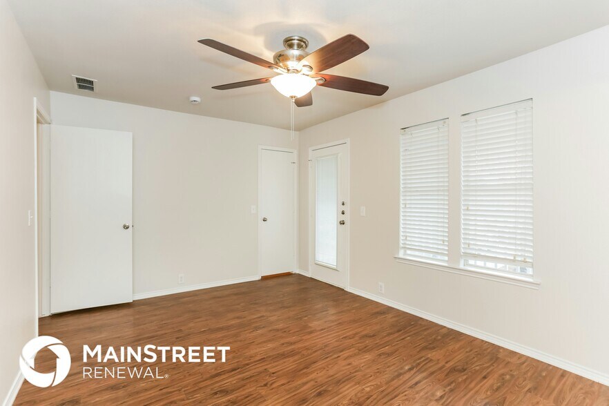 Building Photo - 10620 Astor Dr