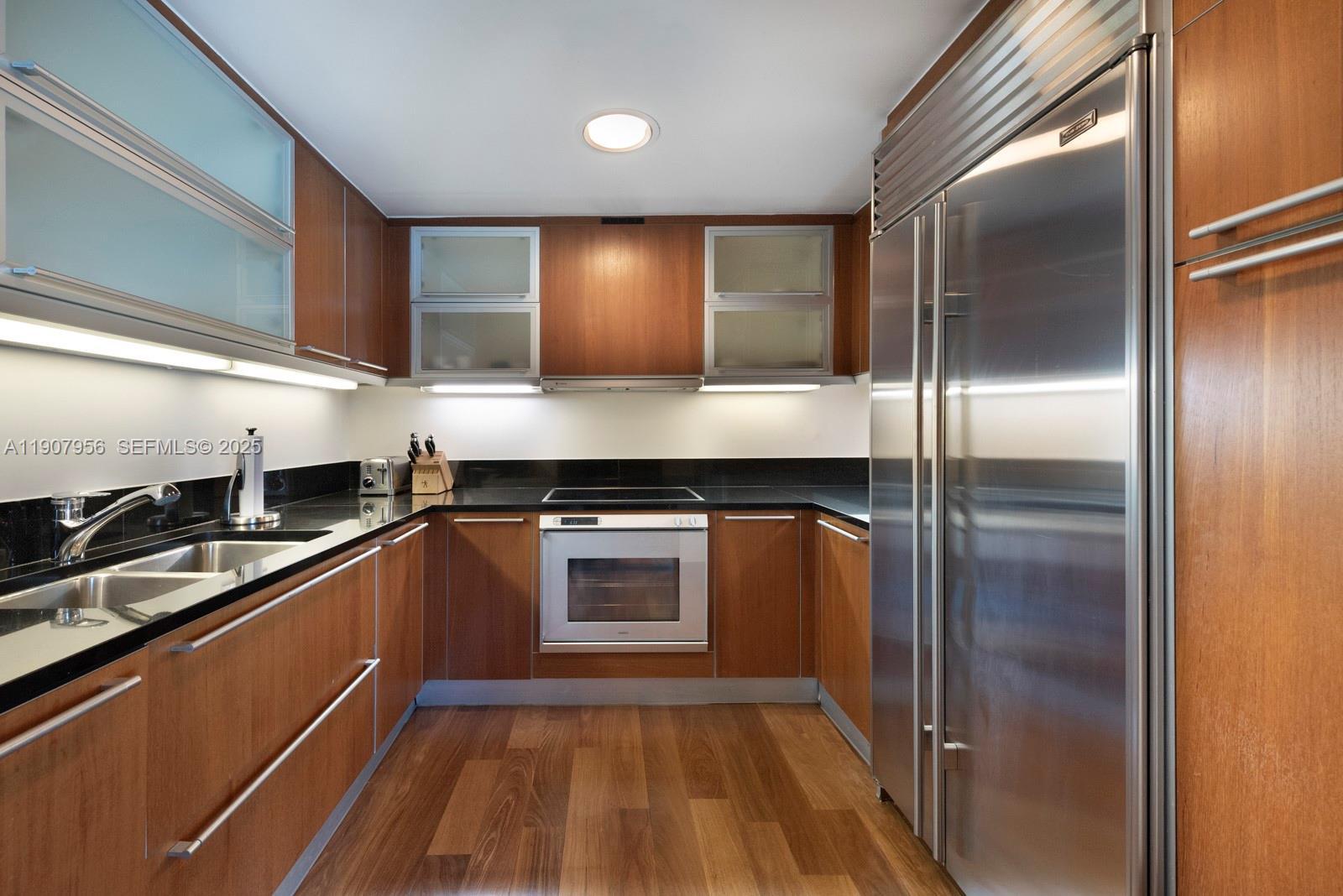 Building Photo - 2301 Collins Ave