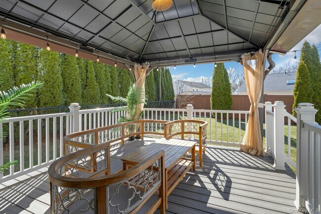 Building Photo - 766 Mamaroneck Ave