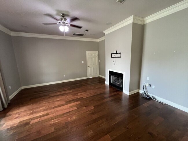 Building Photo - Location!  Location!  3 bedroom, 2 bath house in Beau Pre near LSU