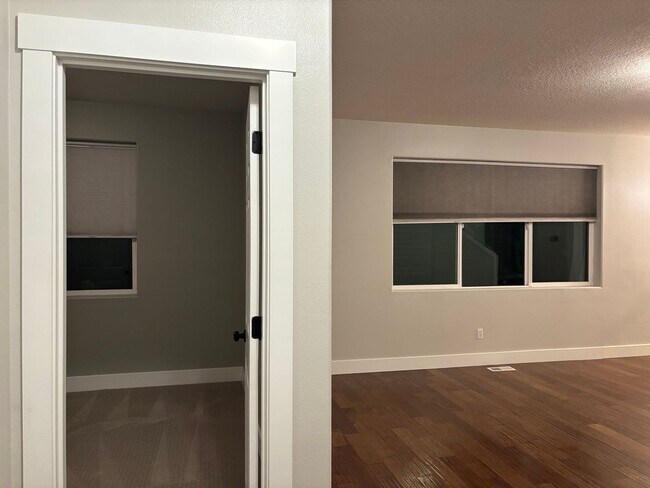 Building Photo - Wonderfully Designed Craftsman Home with P...