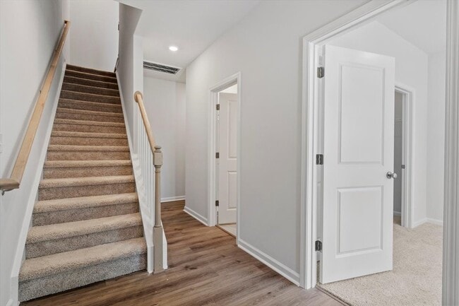 Building Photo - 372 Chesapeake Cmns St