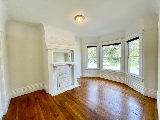 Building Photo - 927-929 Lincoln Way