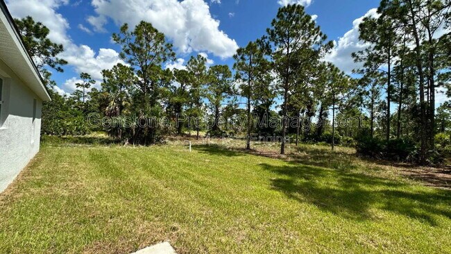 Building Photo - 327 Lester Ave S