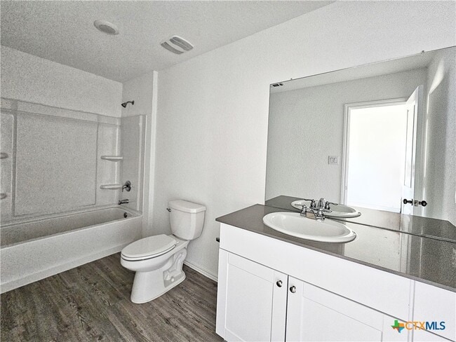 Building Photo - 805 Riviera Ct