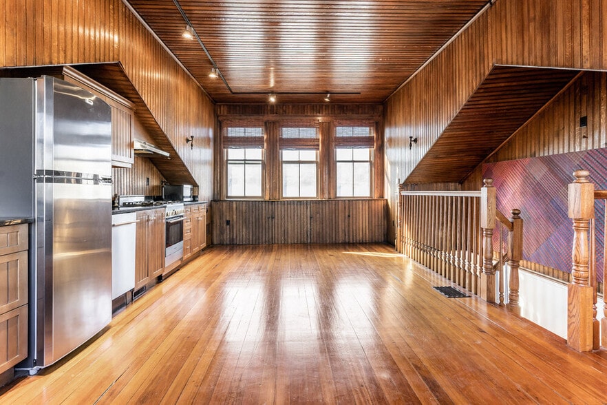 Building Photo - 1609 Tremont St