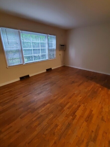 Building Photo - 76 Union Ave SE