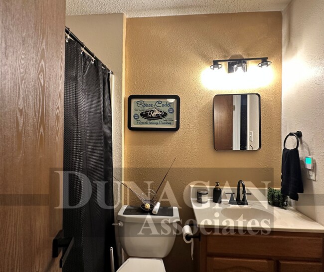 Building Photo - 2 bedroom 2 bath 40+ HOA Community Fully F...