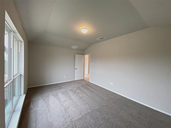 Building Photo - 20915 Oak Dale Dr