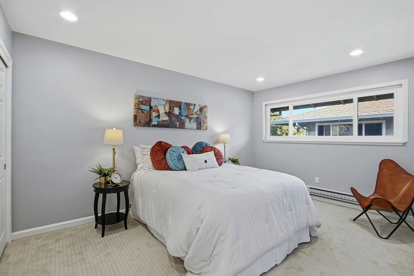 Building Photo - 597 Valley Forge Way